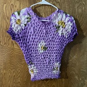 Approximately size M. Retro top probably from the 90s.